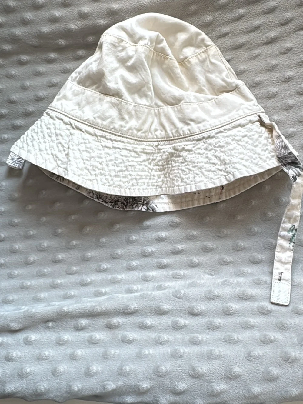 Banana Republic reversible Cream/safari Kids Wide-Brim Sun Hat with Chin Straps